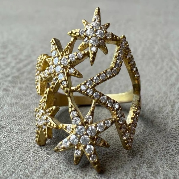 Star Ring - Picture 2 of 8